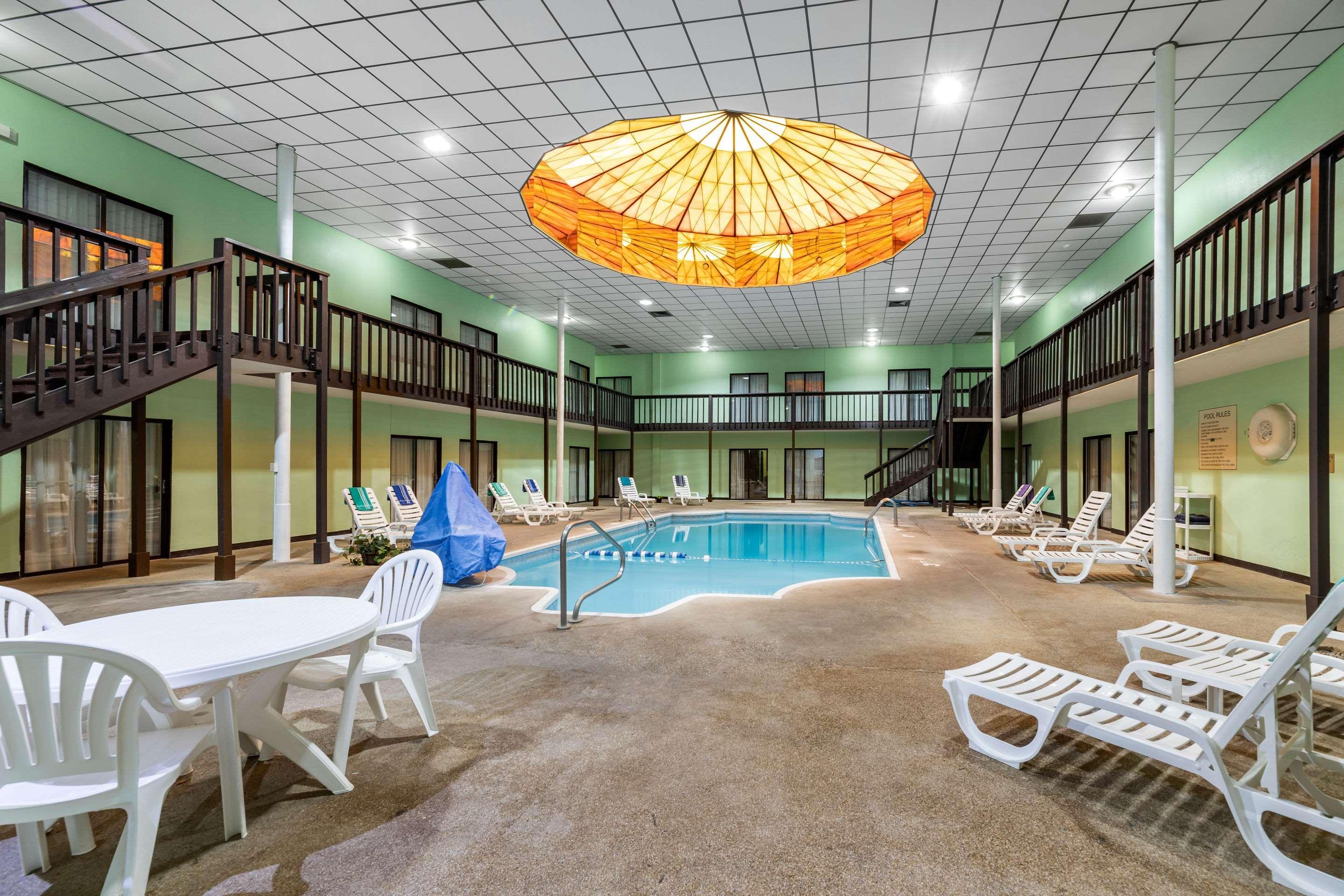 Rodeway Inn South Hutchinson Exterior foto