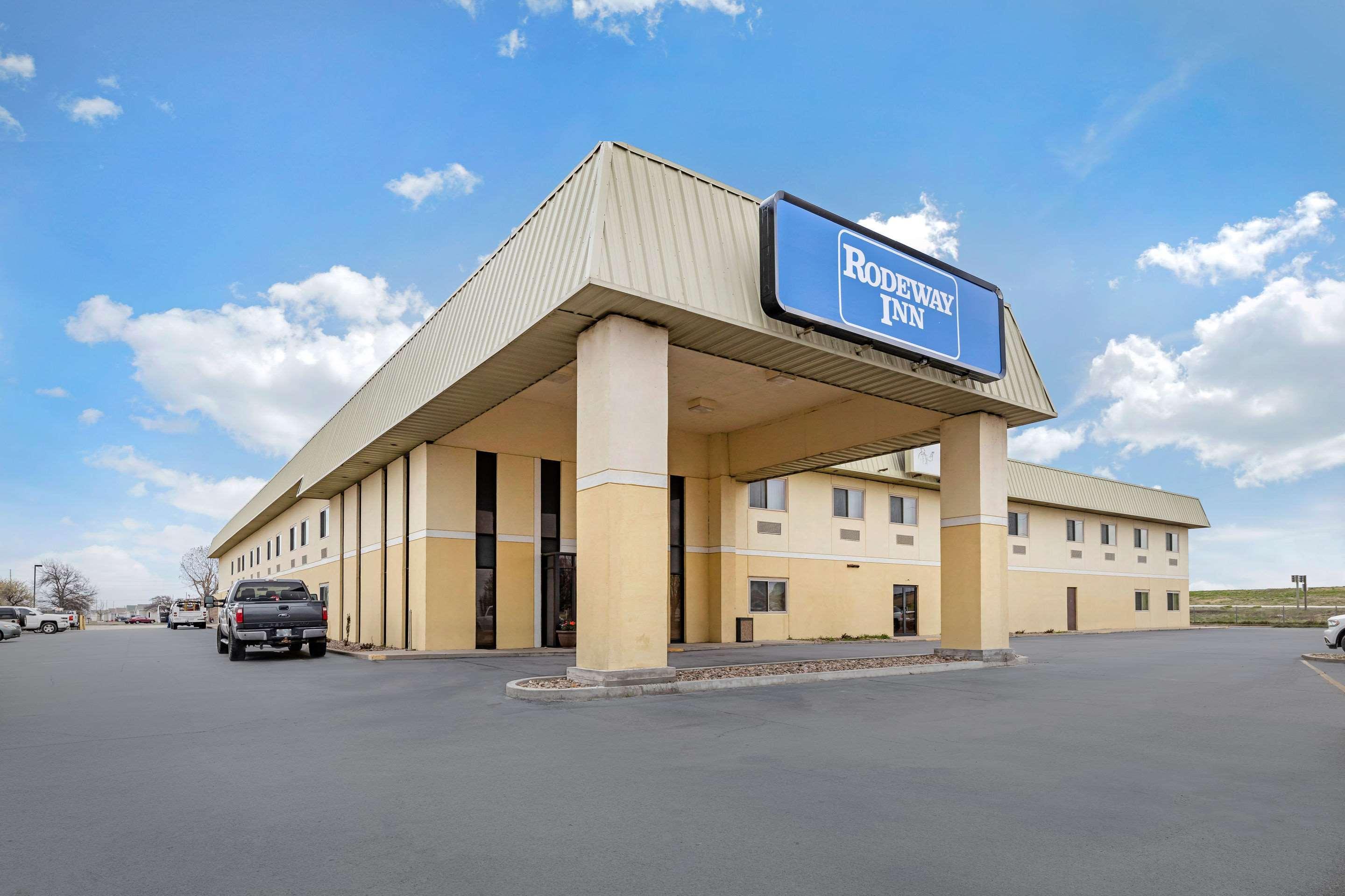 Rodeway Inn South Hutchinson Exterior foto